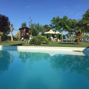 Con Piscina E Giardino A Apartment